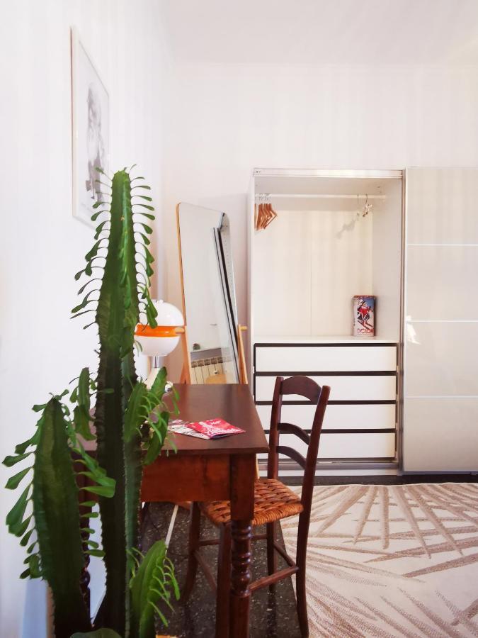 Loda O Ma - Private Room In Shared Apartment Genua Buitenkant foto